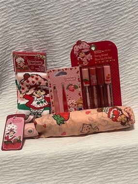 Strawberry Shortcake Umbrella & Accessory Gift Set - Pink / Red